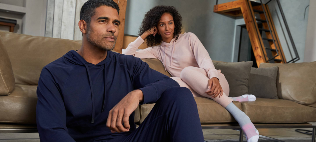 Man-and-woman-with-comfortable-pants-and-hoodie-1024x462.png